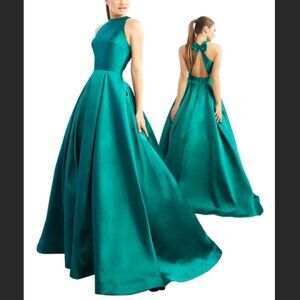 Mac Duggal Elegant Emerald Green Dress/Ball Gown Size 12